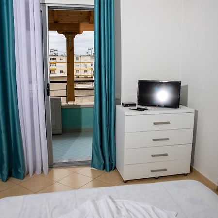 Colombo'S Apartment Vlore Bagian luar foto