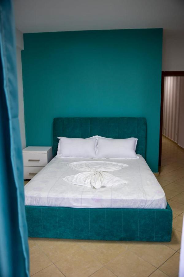 Colombo'S Apartment Vlore Bagian luar foto