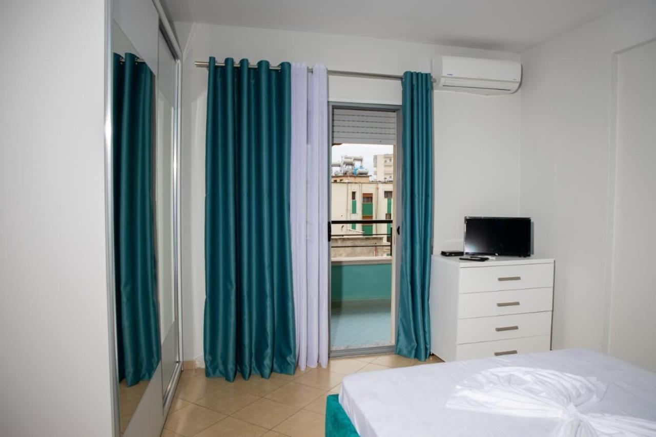 Colombo'S Apartment Vlore Bagian luar foto
