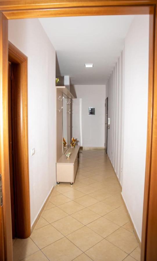 Colombo'S Apartment Vlore Bagian luar foto