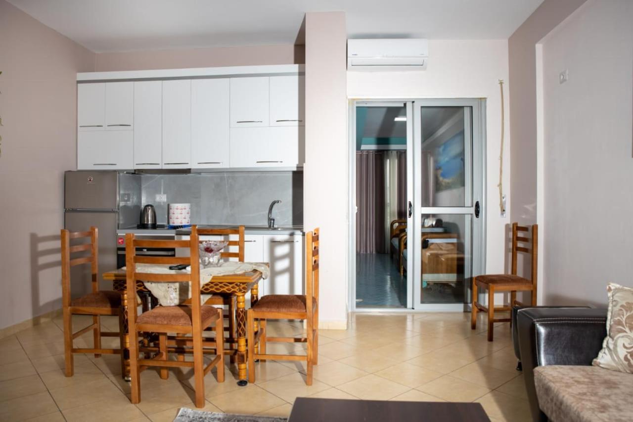Colombo'S Apartment Vlore Bagian luar foto
